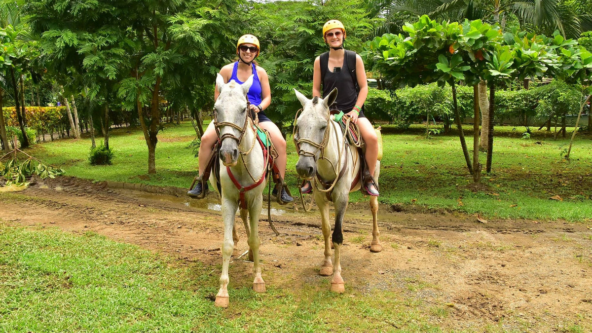 Horseback riders on the trails at Vista Los Sueños, Herradura