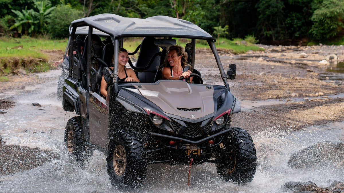 Buggy crossing the river at Vista Los Sueños, Herradura