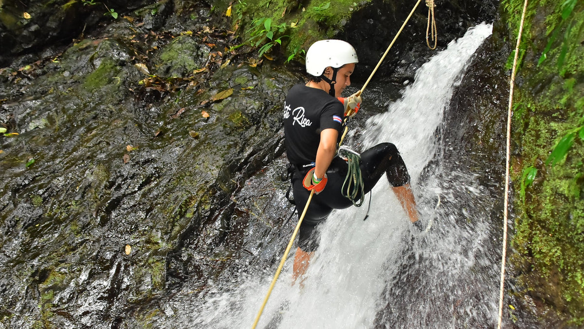 Rappelling down a waterfall at Vista Los Sueños, Herradura