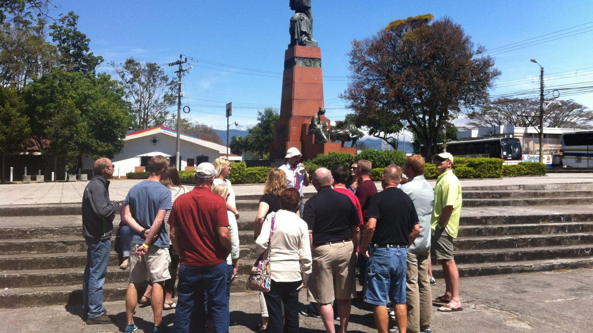 Guided city tour at the National Monument in San José