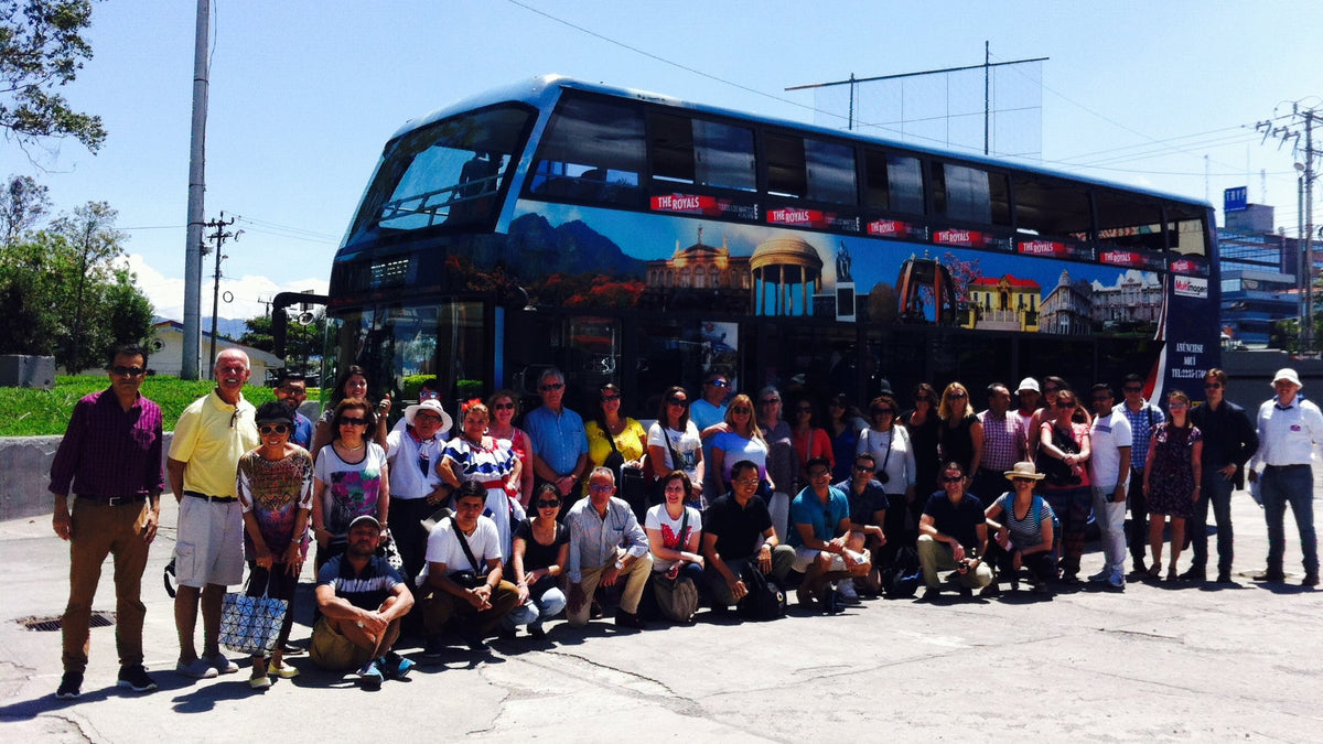 VIP City Bus and its tour group in San José